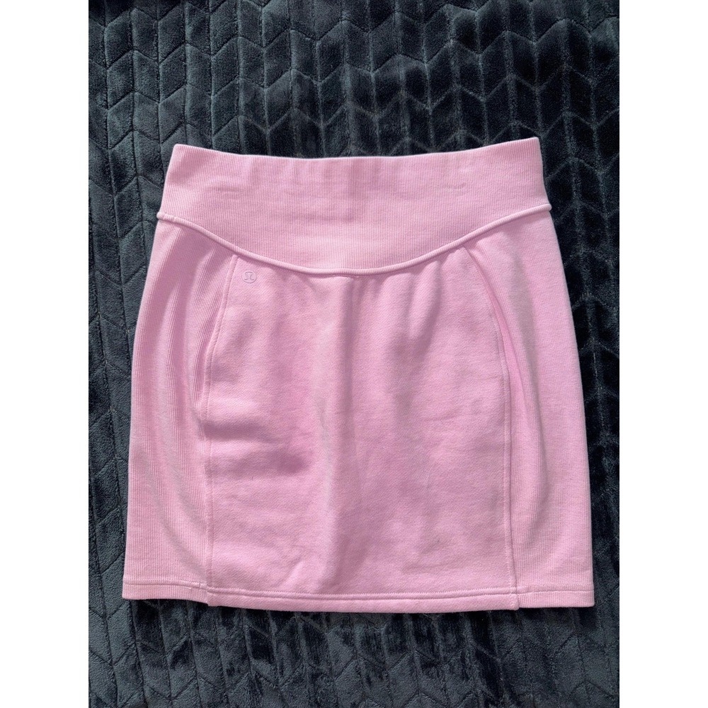 Lululemon Women's Skirtโ Scuba High Rise Mini Vitapink Cotton Fleece Sz Small